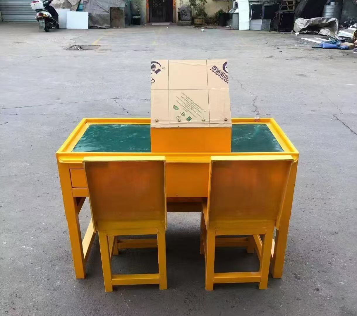 景泰防静电导通桌井下煤矿火工品发放桌：危险品流转的安全守护者